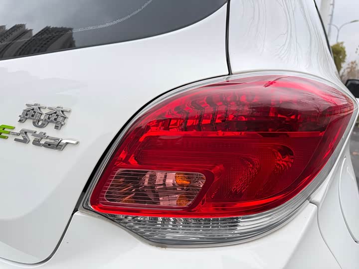 Фото 9 - Changan BenBen E-Star