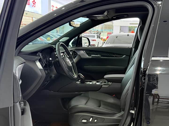 Фото 4 - Cadillac XT6