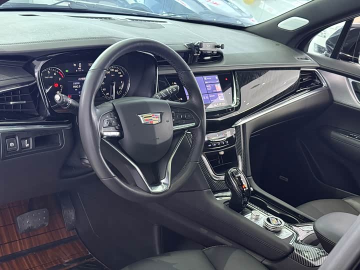 Фото 5 - Cadillac XT6