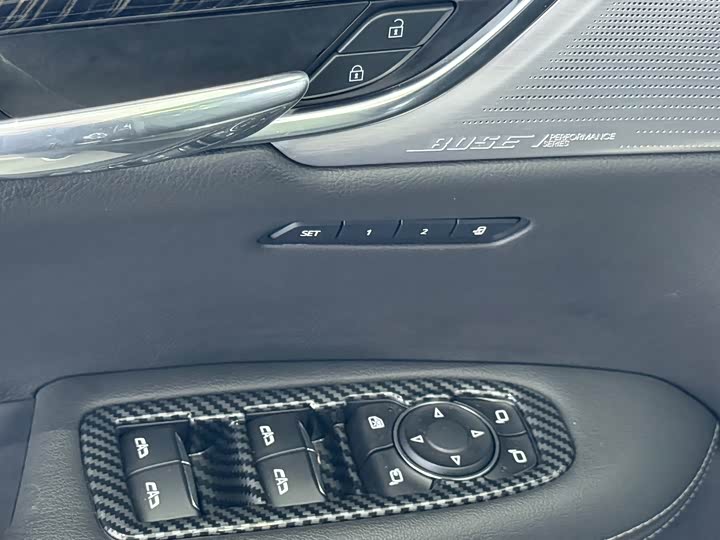 Фото 6 - Cadillac XT6