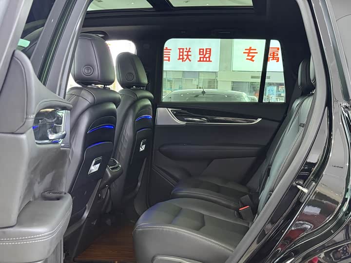 Фото 7 - Cadillac XT6