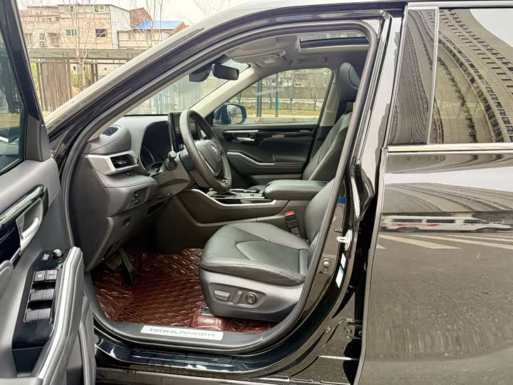 Фото 4 - Toyota Highlander