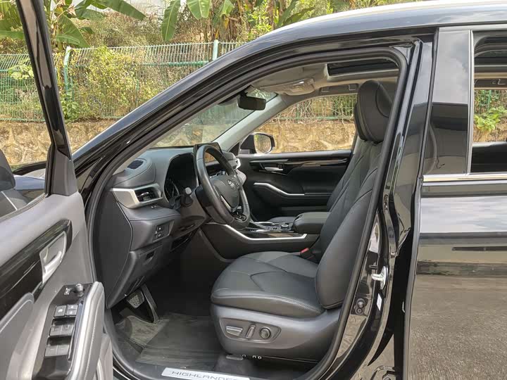 Фото 4 - Toyota Highlander