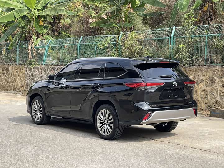 Фото 7 - Toyota Highlander