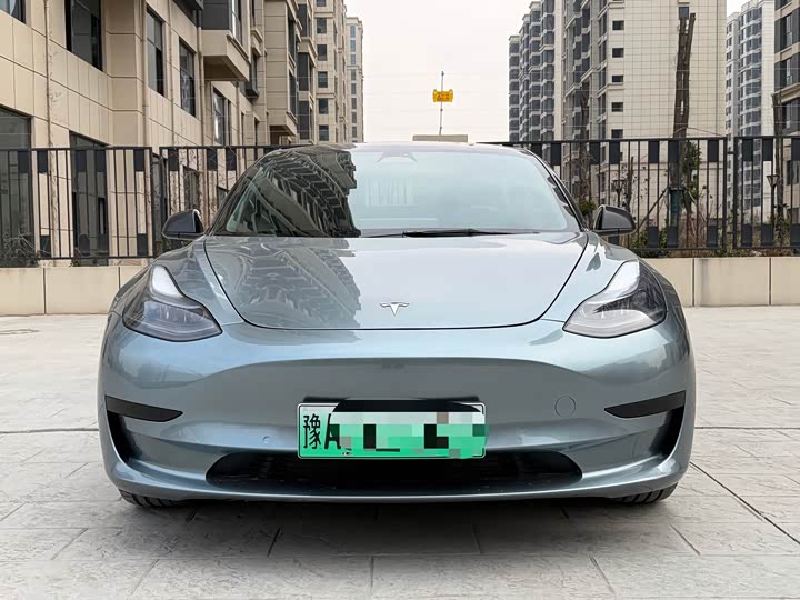 Фото 2 - Tesla Model 3