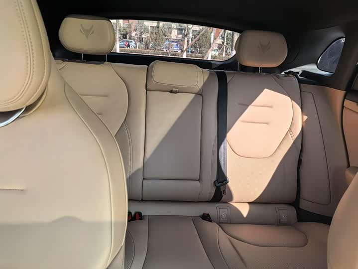 Фото 9 - BAIC Arcfox Alpha T5