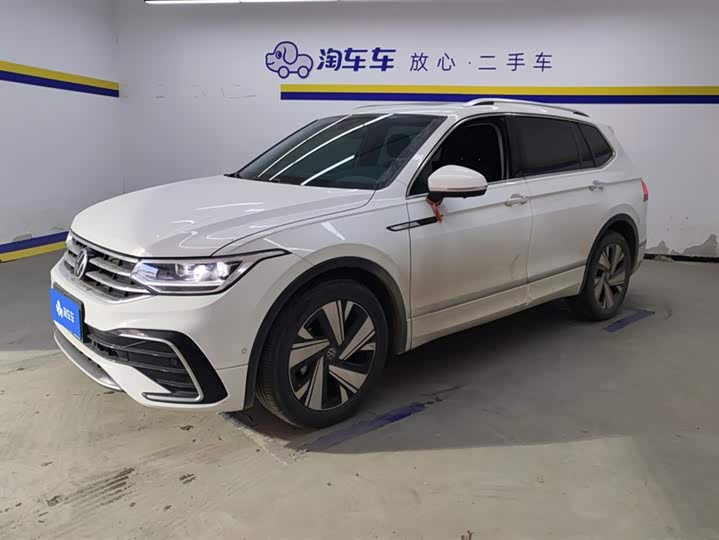 Фото 1 - Volkswagen Tiguan L Pro