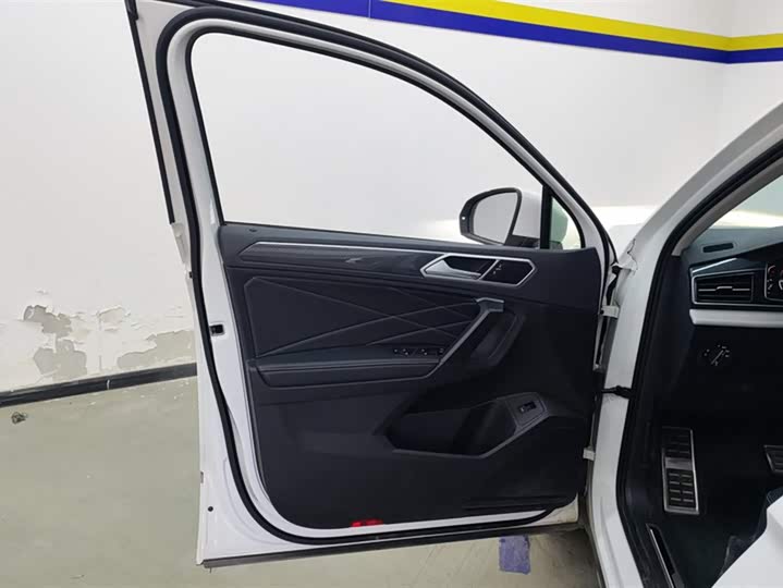 Фото 7 - Volkswagen Tiguan L Pro