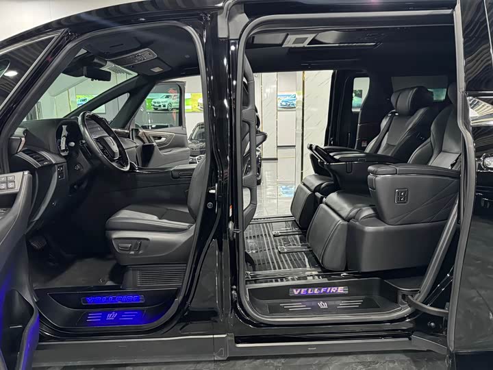 Фото 6 - Toyota Vellfire