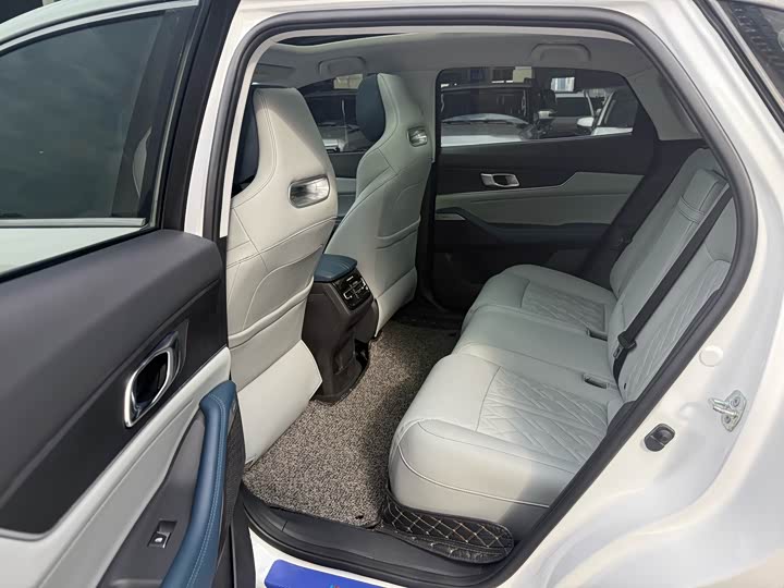 Фото 9 - Changan UNI-K Hybrid