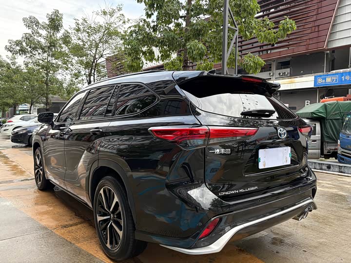 Фото 4 - Toyota Crown Kluger