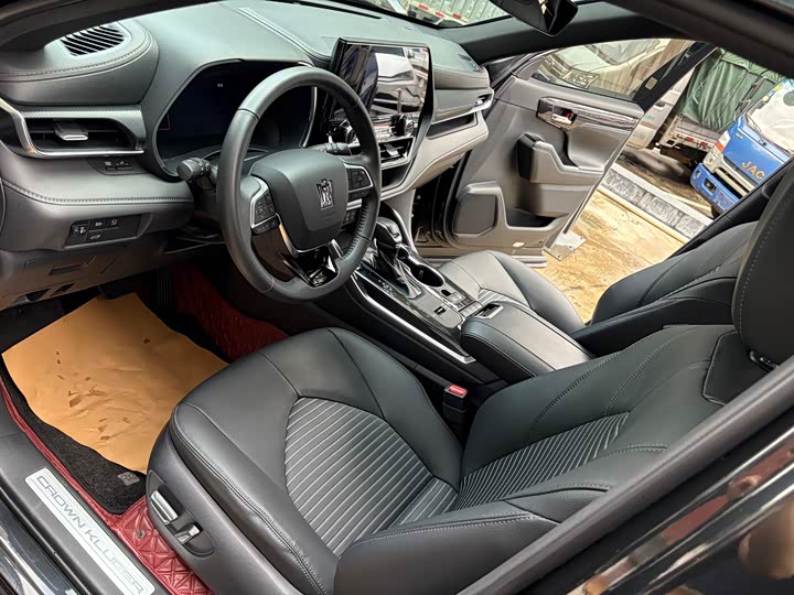 Фото 8 - Toyota Crown Kluger