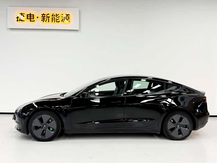 Фото 3 - Tesla Model 3