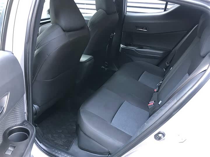 Фото 9 - Toyota Izoa