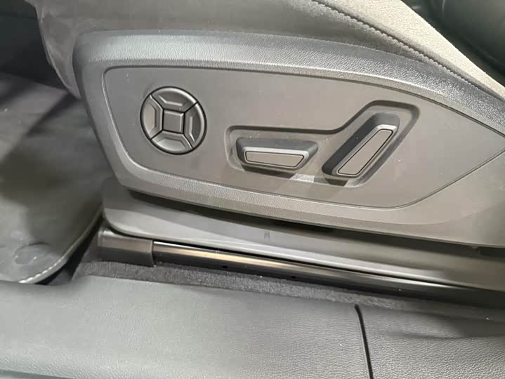 Фото 9 - Audi Q3