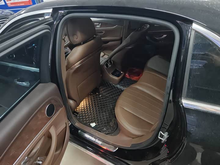 Фото 8 - Mercedes-Benz E-Class Hybrid