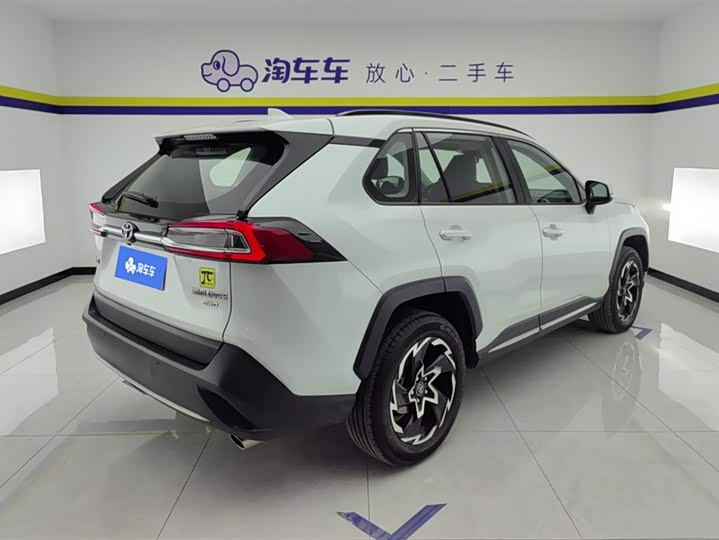 Фото 3 - Toyota Wildlander