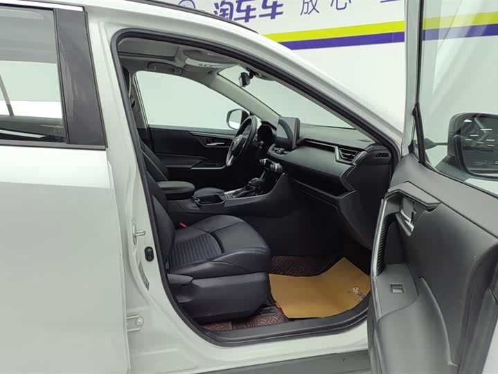 Фото 8 - Toyota Wildlander