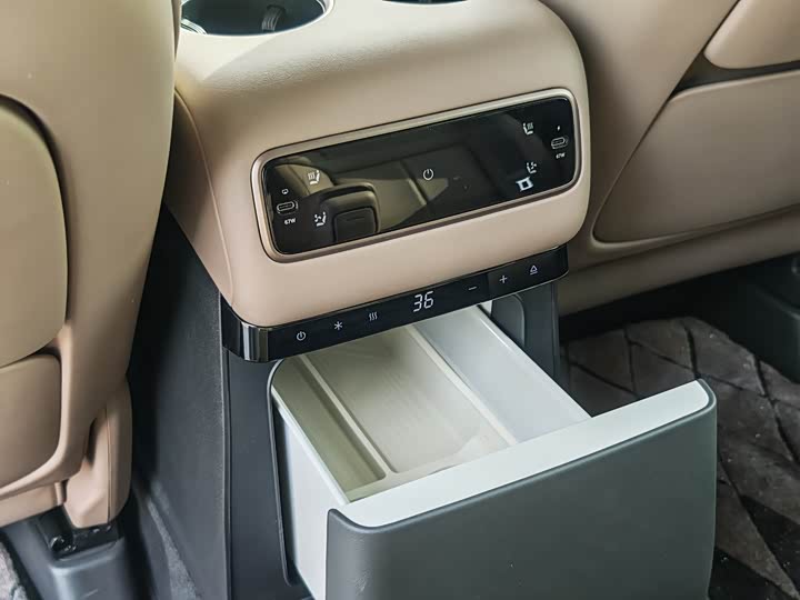 Фото 8 - LiXiang Mega