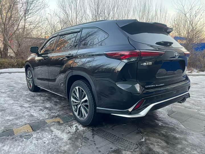 Фото 7 - Toyota Crown Kluger