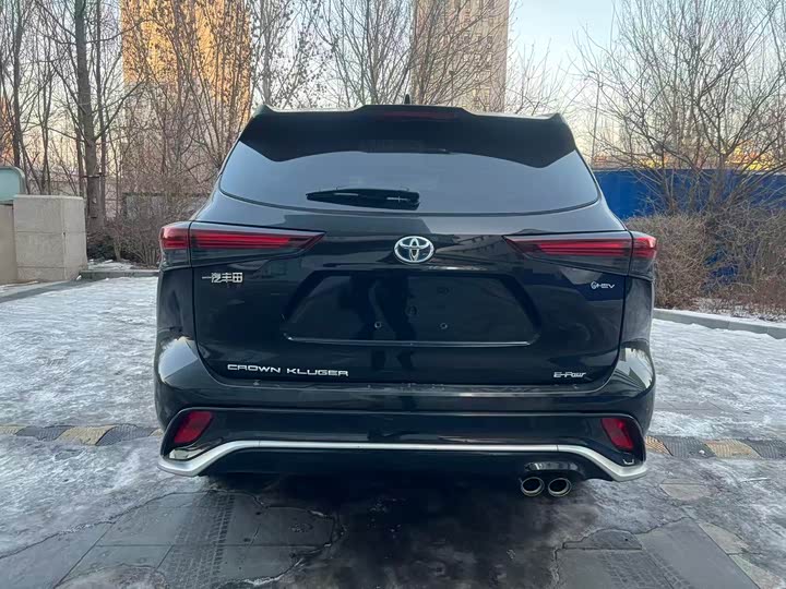 Фото 8 - Toyota Crown Kluger