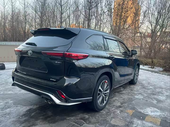 Фото 9 - Toyota Crown Kluger