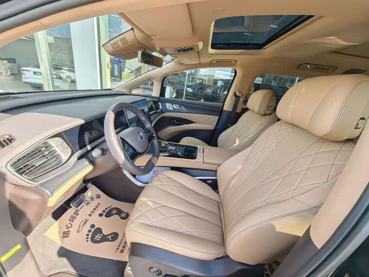 Фото 7 - Denza D9