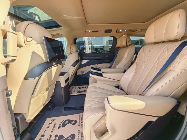 Фото 9 - Denza D9