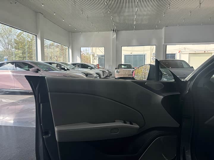 Фото 5 - Zeekr 007