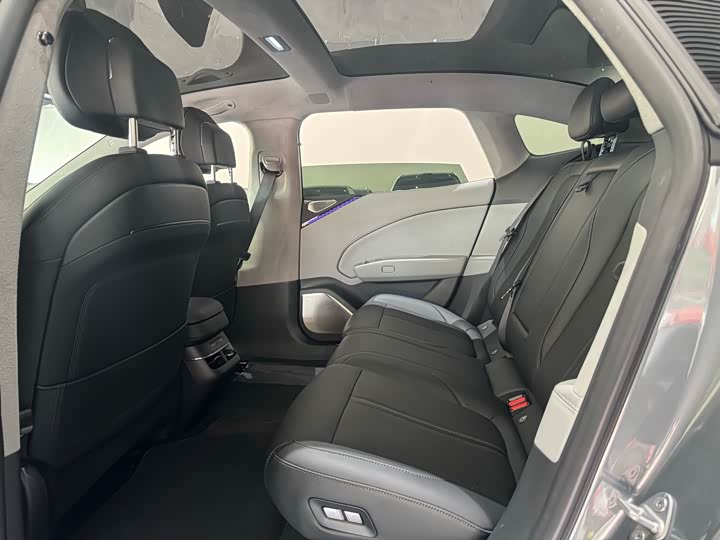 Фото 8 - Zeekr 007