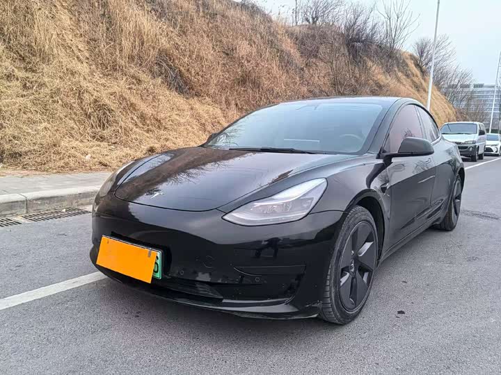 Фото 1 - Tesla Model 3
