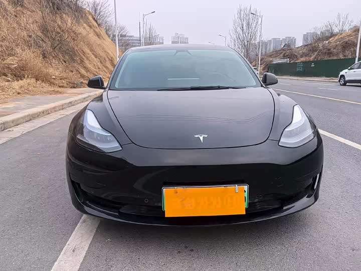 Фото 2 - Tesla Model 3