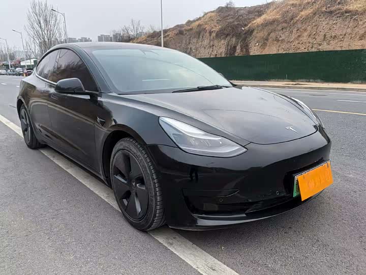 Фото 3 - Tesla Model 3