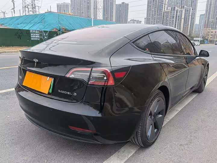 Фото 9 - Tesla Model 3