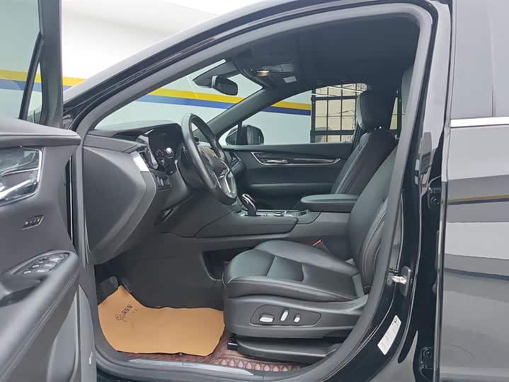 Фото 9 - Cadillac XT5