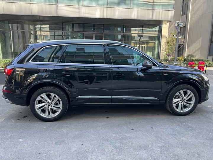 Фото 5 - Audi Q7