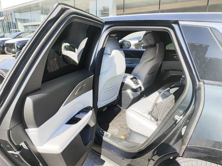 Фото 8 - Cadillac Lyriq