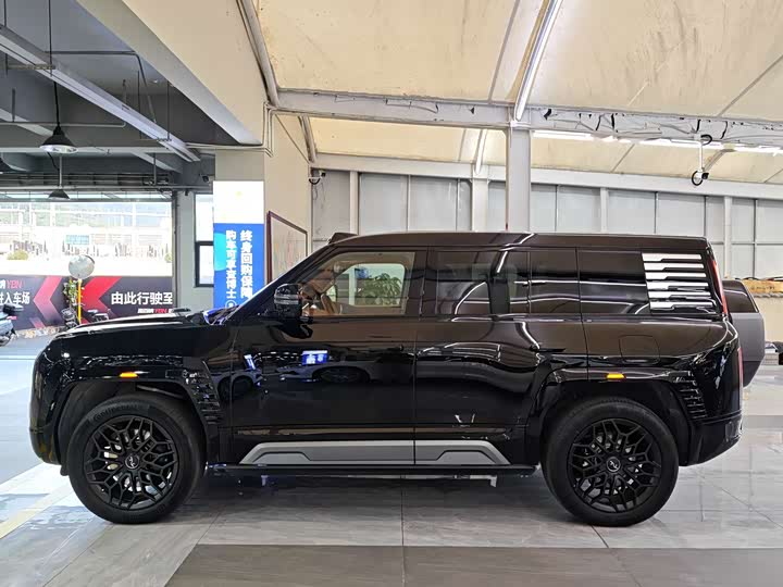 Фото 7 - BYD Yangwang U8