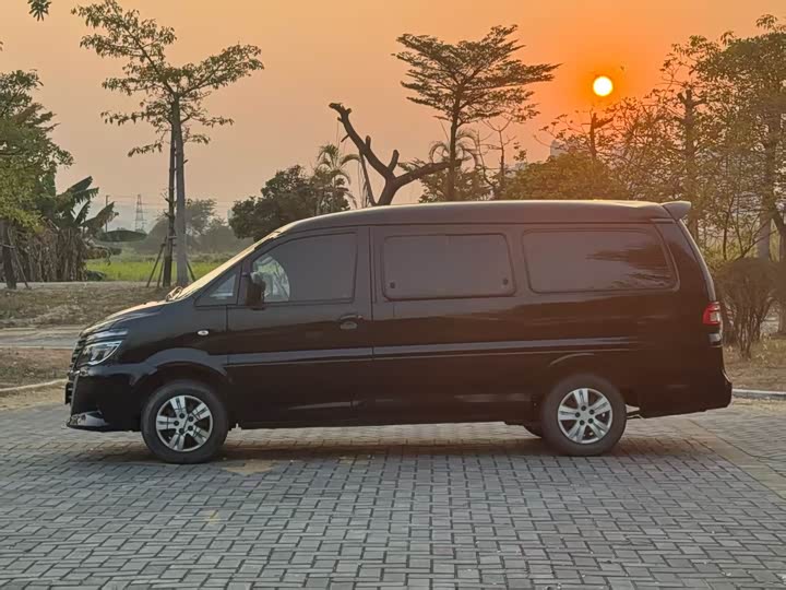 Фото 9 - Dongfeng Forthing Lingzhi M5