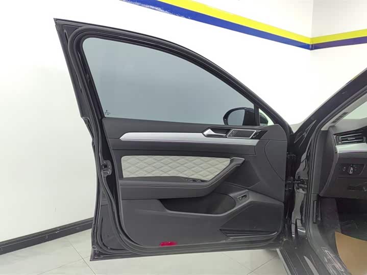 Фото 7 - Volkswagen Magotan