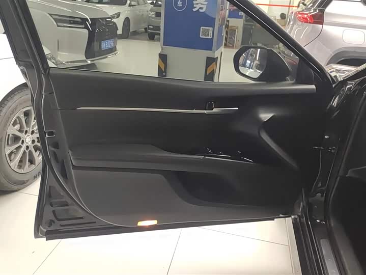 Photo 7 - Toyota Camry