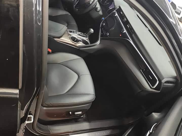 Photo 8 - Toyota Camry