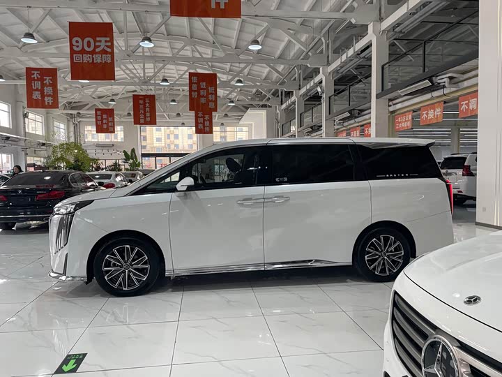 Фото 2 - GAC Trumpchi M8