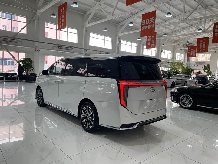 Фото 4 - GAC Trumpchi M8