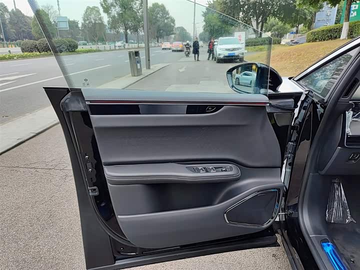 Фото 6 - HiPhi X