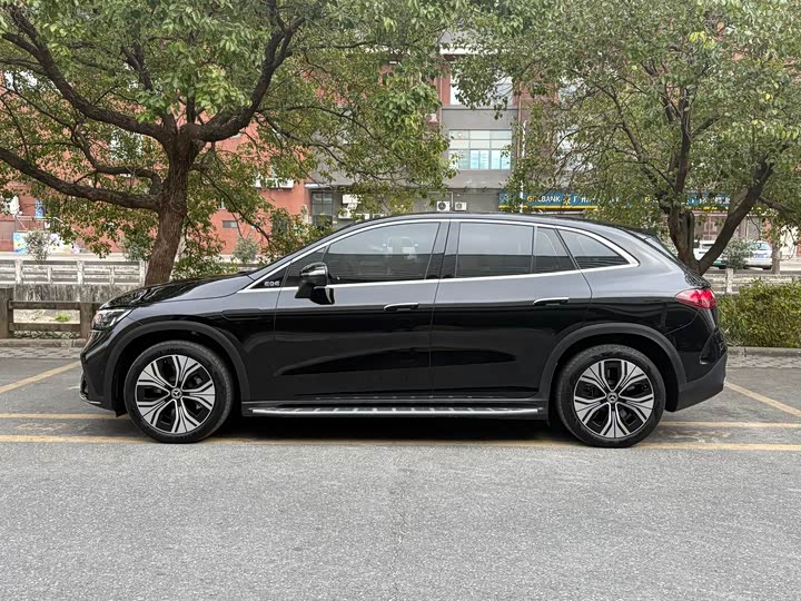 Фото 3 - Mercedes-Benz EQE SUV