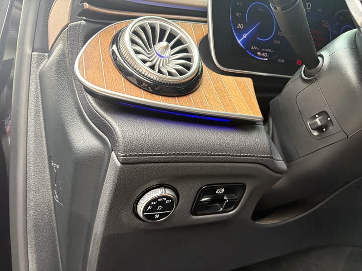 Фото 7 - Mercedes-Benz EQE SUV