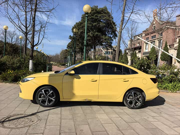 Фото 4 - Roewe i5