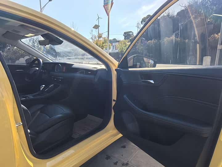 Фото 9 - Roewe i5