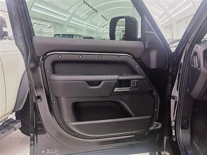 Фото 6 - Land Rover Defender